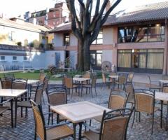 Ristorante l'Antica Posta - Tavoli per il buffet in giardino
