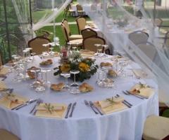 Ricevimento di matrimonio in giardino
