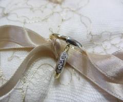 Fedi nuziali con striscia di diamanti