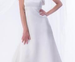 Abito da sposa con fiore