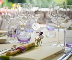 Segnaposto e allestimento di tavola per le nozze