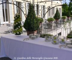 Decorazione floreale per il ricevimento di matrimonio