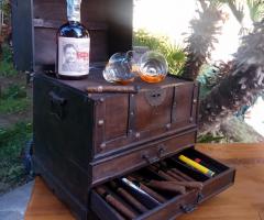 Rum Corner - Forziere con sigari e rum