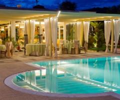 Ristorante con piscina per il matrimonio