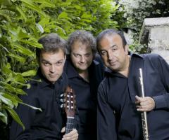 Il Trio Aria conCorde posa durante un evento