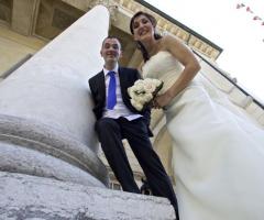 Fotografia degli sposi dal basso