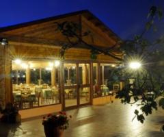 Esterno ampia sala per ricevimento matrimonio presso l'Agriturismo Limoneto