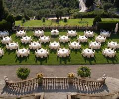 Ricevimento di matrimonio in giardino
