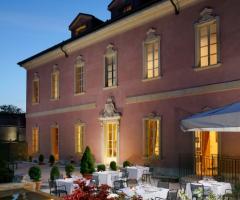 Terrazza presso il Ristorante “Le Fief” di sera