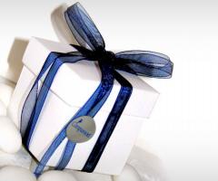 Scatolina porta confetti con nastro blu