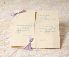 Annuncio, partecipazione e bomboniera con intarsi, fiocchi e nastrino