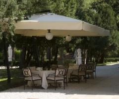 Ricevimento di matrimonio in giardino