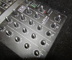 Lucca Lyrics - Console del Dj