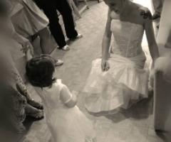 Fotografia della sposa con la damigella