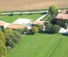 Vista aerea della location di nozze immersa nel verde