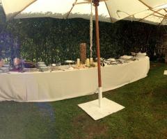 Buffet di matrimonio in giardino