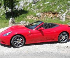 Noleggio Ferrari per matrimoni a Roma