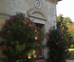 Entrata della chiesetta vicino la location di nozze