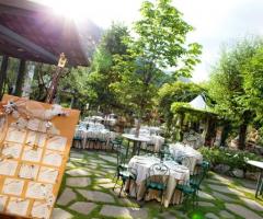 Ricevimento di matrimonio in giardino