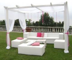 Gazebo con dettagli rosa per il matrimonio