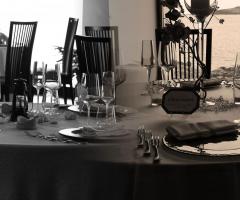 Dettaglio tavoli della sala