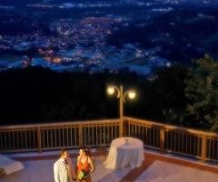 Fotografia degli sposi alla location di matrimonio