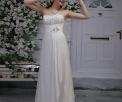 Abito da sposa classico senza spalline e dettagli in swarosky