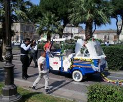 Ape calessino: un mezzo unico per il giorno del "si"