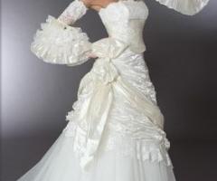 Abito con guanti decorati