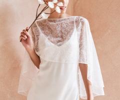 unIKa sposa - Abito su misura mantella di tulle ricamato