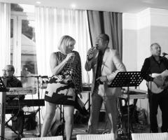 Orlando Johnson & i Barrio suonano ad un matrimonio