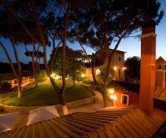 Il borgo illuminato per matrimoni serali