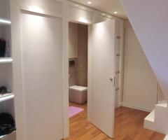 Il bagno nascosto in un armadio