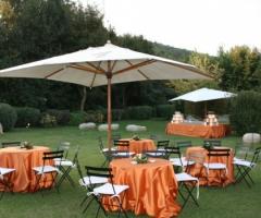 Tavoli per il matrimonio all\'aperto