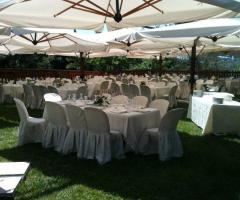 Ricevimento di matrimonio in giardino