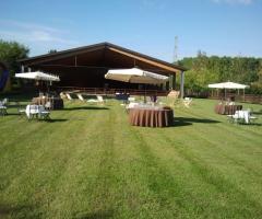 Ricevimento di matrimonio in giardino