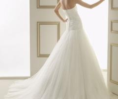 Vestito da sposa con corpetto lungo sui fianchi - Collezione Luna Novias