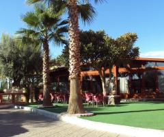 Giardino esterno della location di nozze