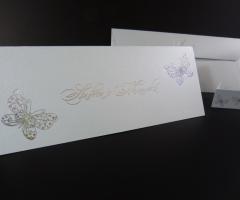 Art. 1070

Carta e busta: perlato turchese
Farfalle a caldo

A richiesta nomi a caldo e iniziali a rilievo