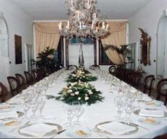 Allestimento tavoli per le nozze