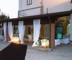 Veranda allestita per il matrimonio