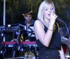 La cantante per il matrimonio dei Just X Band