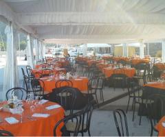 Gazebo aperto per il banchetto di nozze