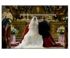 Foto degli sposi sull'altare