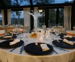 Ampia sala interna per ricevimento di matrimonio presso la location Antica Stazione di Ficuzza