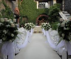 Allestimento floreale per la cerimonia nuziale