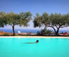 Ampia piscina con vista sul Mar Ionio presso Avola Antica ad Avola