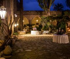 Tavoli imbanditi per cerimonia di matrimonio presso l'Azienda Agricola Pupillo