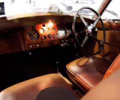 gli interni della Jaguar