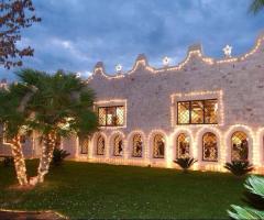 Villa Menelao - Mura della location illuminate